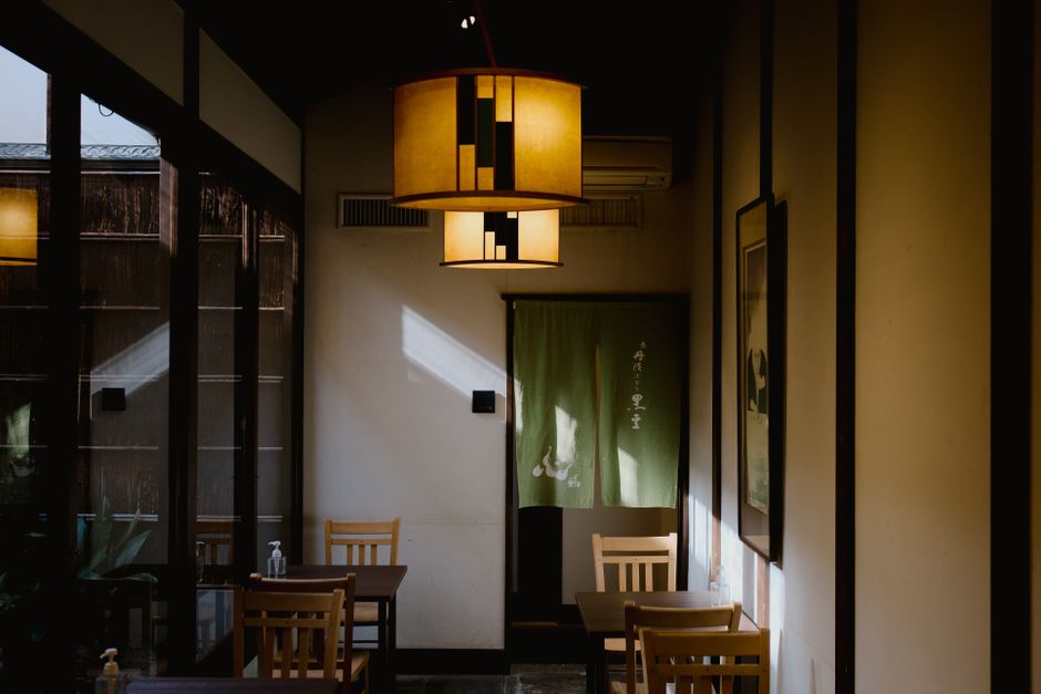 Lichtinval door ramen versterkt yogastudio ervaring Lichtinval door ramen versterkt yogastudio ervaring